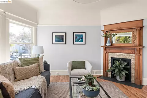 Living - 2259 Derby St, Berkeley, CA 94705 photo 2 of 3