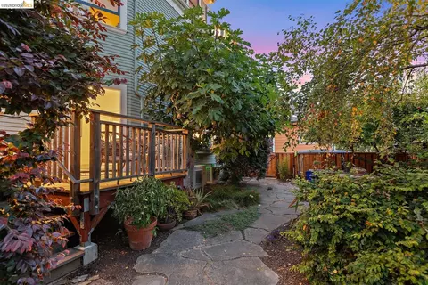 Exterior - 2259 Derby St, Berkeley, CA 94705 photo 7 of 8