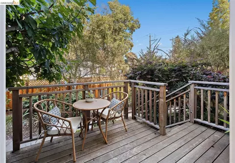 Exterior - 2259 Derby St, Berkeley, CA 94705 photo 5 of 8