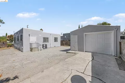 Exterior - 206 E 16th St, Pittsburg, CA 94565 photo 4 of 5