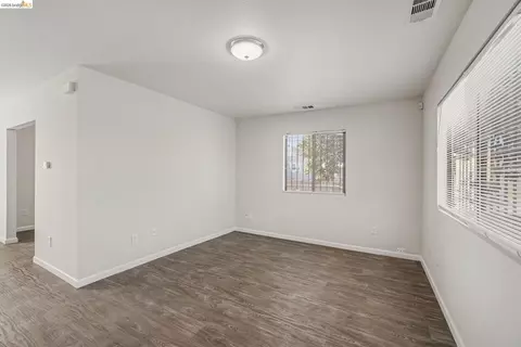 Living - 206 E 16th St, Pittsburg, CA 94565 photo 2 of 4