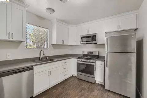 Kitchen - 206 E 16th St, Pittsburg, CA 94565 photo 2 of 2