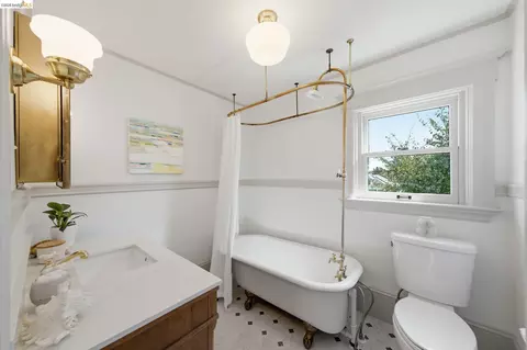 Bath - 2343 Roosevelt Ave, Berkeley, CA 94703 photo 1 of 2