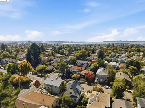 View/Area - 2343 Roosevelt Ave, Berkeley, CA 94703 photo 5 of 9