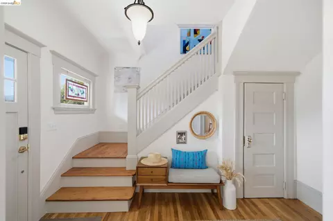 Entry Way - 2343 Roosevelt Ave, Berkeley, CA 94703 photo 2 of 5