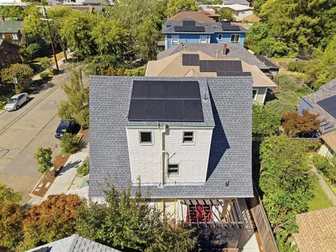 View/Area - 2343 Roosevelt Ave, Berkeley, CA 94703 photo 3 of 9