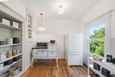 Kitchen - 2343 Roosevelt Ave, Berkeley, CA 94703 photo 4 of 5