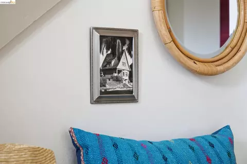 Entry Way - 2343 Roosevelt Ave, Berkeley, CA 94703 photo 4 of 5