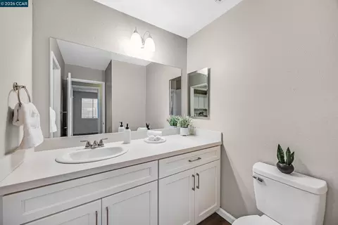 Bath - 105 Compton Cir #A, San Ramon, CA 94583 photo 1 of 2