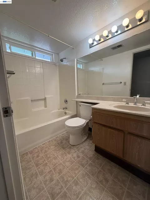 Bath - 446 Lighthouse Dr, Vallejo, CA 94590 photo 4 of 4