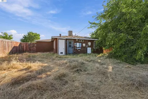 Exterior - 1223 W Santa Fe Ave, Merced, CA 95340 photo 4 of 4