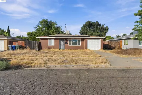 Exterior - 1223 W Santa Fe Ave, Merced, CA 95340 photo 2 of 4