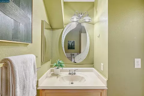 Bath - 142 Harris Cir, Bay Point, CA 94565 photo 1 of 3