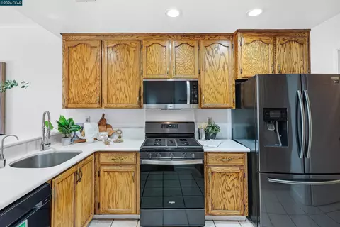 Kitchen - 142 Harris Cir, Bay Point, CA 94565 photo 4 of 4