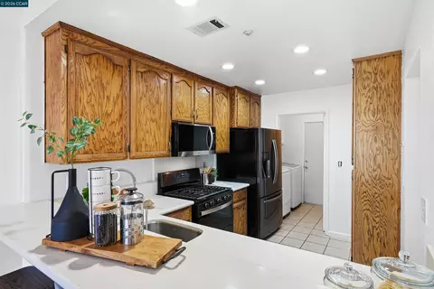 Kitchen - 142 Harris Cir, Bay Point, CA 94565 photo 1 of 4
