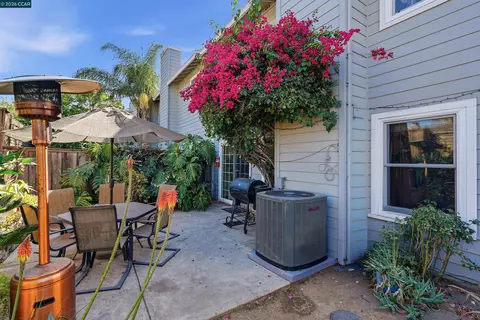 Exterior - 142 Harris Cir, Bay Point, CA 94565 photo 7 of 8