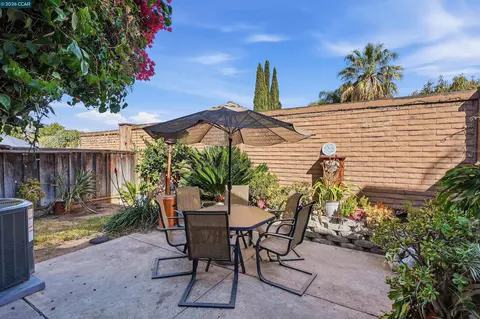 Exterior - 142 Harris Cir, Bay Point, CA 94565 photo 5 of 8