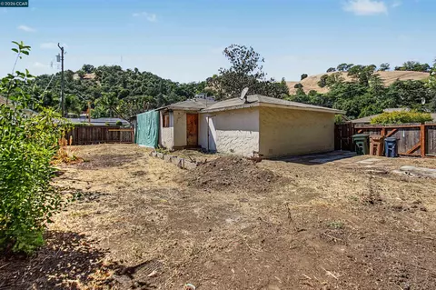 Exterior - 3865 Raap Ave, Martinez, CA 94553 photo 7 of 9