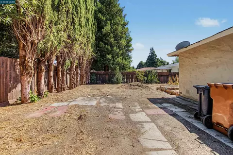 Exterior - 3865 Raap Ave, Martinez, CA 94553 photo 5 of 9