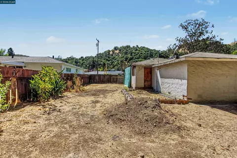 Exterior - 3865 Raap Ave, Martinez, CA 94553 photo 6 of 9