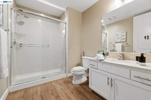 Bath - 3871 Highpointe Ct, Dublin, CA 94568 photo 7 of 7