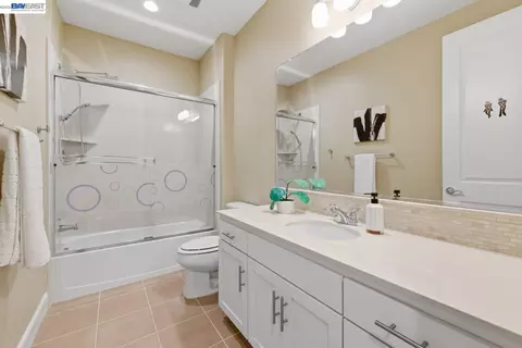 Bath - 3871 Highpointe Ct, Dublin, CA 94568 photo 6 of 7