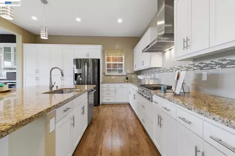 Kitchen - 3871 Highpointe Ct, Dublin, CA 94568 photo 5 of 6