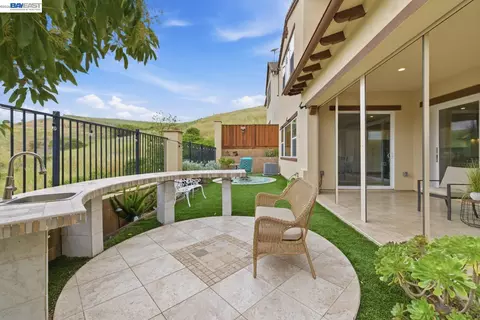 Exterior - 3871 Highpointe Ct, Dublin, CA 94568 photo 5 of 8
