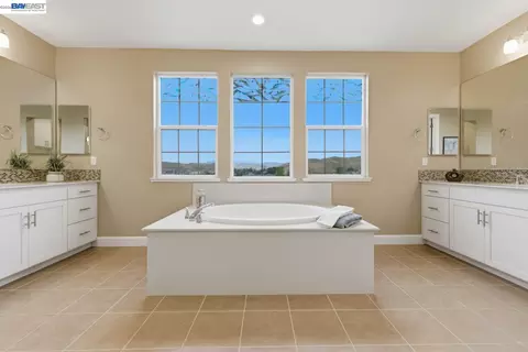 Bath - 3871 Highpointe Ct, Dublin, CA 94568 photo 1 of 7