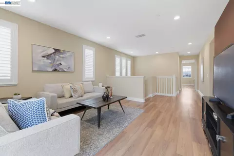 Entry Way - 3871 Highpointe Ct, Dublin, CA 94568 photo 4 of 5