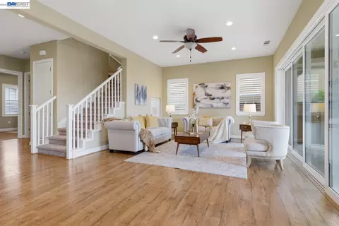 Living - 3871 Highpointe Ct, Dublin, CA 94568 photo 4 of 5