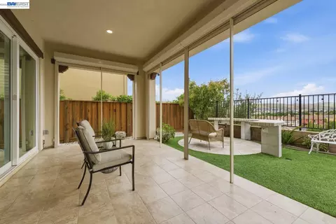 Exterior - 3871 Highpointe Ct, Dublin, CA 94568 photo 4 of 8