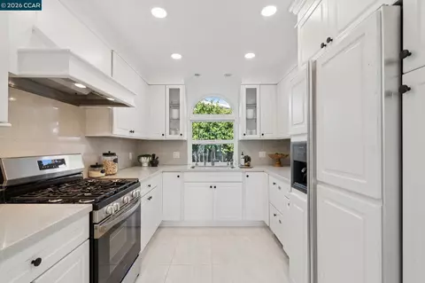 Kitchen - 939 Mountain View Dr, Lafayette, CA 94549 photo 1 of 4