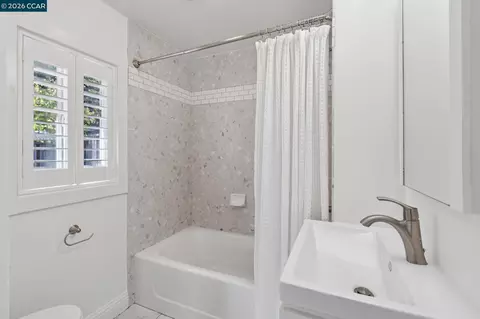 Bath - 939 Mountain View Dr, Lafayette, CA 94549 photo 2 of 2