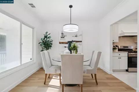 Dining - 939 Mountain View Dr, Lafayette, CA 94549 photo 1 of 2