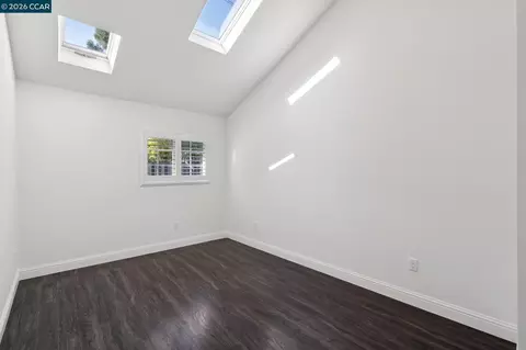 Bedroom - 939 Mountain View Dr, Lafayette, CA 94549 photo 4 of 5