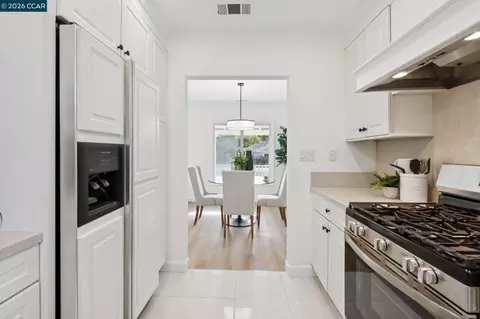 Entry Way - 939 Mountain View Dr, Lafayette, CA 94549 photo 2 of 3