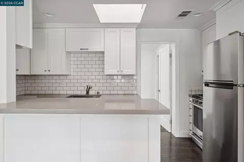 Kitchen - 939 Mountain View Dr, Lafayette, CA 94549 photo 3 of 4