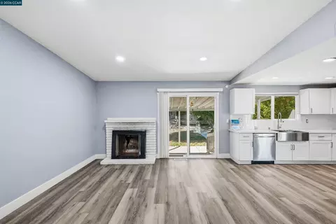 Living - 240 Power Dr, Vallejo, CA 94589 photo 5 of 9