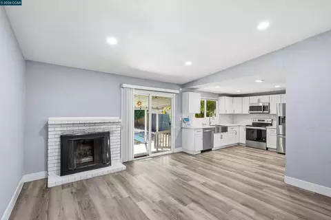 Living - 240 Power Dr, Vallejo, CA 94589 photo 4 of 9