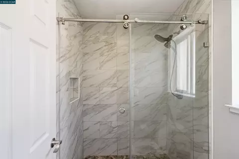 Bath - 240 Power Dr, Vallejo, CA 94589 photo 4 of 4