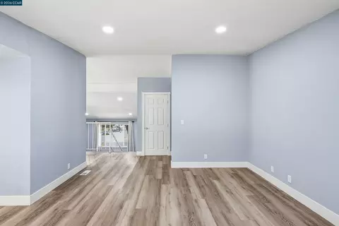 Living - 240 Power Dr, Vallejo, CA 94589 photo 7 of 9
