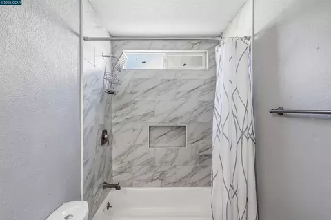 Bath - 240 Power Dr, Vallejo, CA 94589 photo 2 of 4