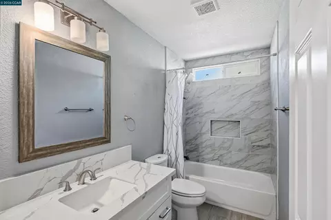 Bath - 240 Power Dr, Vallejo, CA 94589 photo 1 of 4