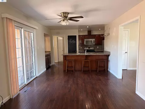 Living - 312 Robert Way, Livermore, CA 94550 photo 4 of 5