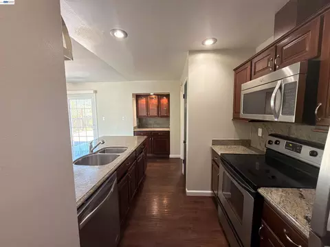 Kitchen - 312 Robert Way, Livermore, CA 94550 photo 3 of 3
