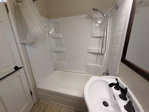 Bath - 312 Robert Way, Livermore, CA 94550 photo 1 of 2