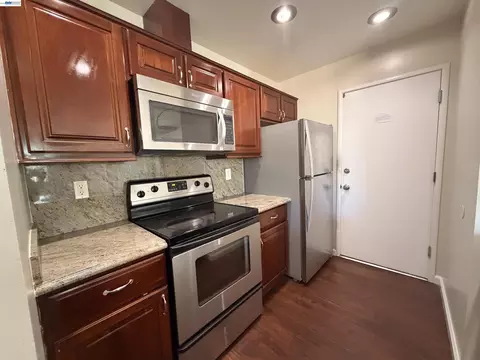 Kitchen - 312 Robert Way, Livermore, CA 94550 photo 1 of 3