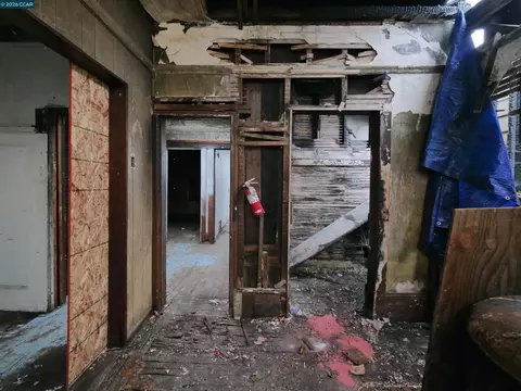 Entry Way - 70 Liebig St, San Francisco, CA 94112 photo 5 of 7