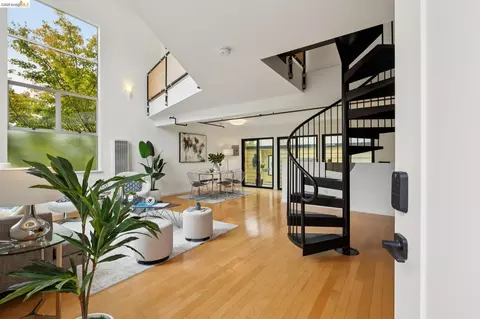 Entry Way - 3113 Shattuck Ave #5, Berkeley, CA 94705 photo 2 of 2